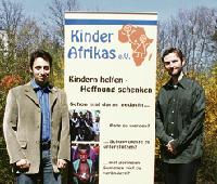 Richard Pöschel (li.) und Daniel Oehm gründeten den Verein »Kinder Afrikas e.V.«: Die beiden Studenten wollen sich für den Bau von Schulen und Waisenhäusern in Liberia einsetzen. 	         Fotos: ak/Privat