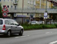 Zu nah am Tempo-30-Schild steht der Blitzer am McGraw-Graben laut   Aussage von Michael Haberland, Vorsitzender von »Mobil in München«. Foto: Mobil in München