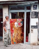 Neu im »Kleinen Cicerone«: Moritz Michels vor seiner Galerie in der Maxvorstadt. Foto: Pfeiffer