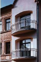 Balkone aus Stahl schmücken auch nachträglich Altbauwohnungen. Foto: djd/Institut Feuerverzinken