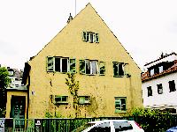 Seit Jahren verfällt dieses Haus in der Limburgstraße 13 in Ramersdorf. Trotz zahlreicher Beschwerden lässt sich rechtlich nichts machen. Foto: A. Boschert