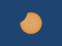 Die Erde verfinstert sich: Tritt die Sonne in den Schatten des Mondes ist das Phänomen »Sonnenfinsternis« zu beobachten.	 Foto: Stättmayer