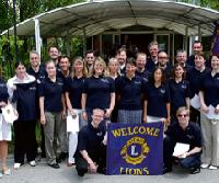 Die Präsidentin Anne Katrin Peters (ganz links) mit den 22 Mitgliedern des neuen Lions Clubs.Foto: VA