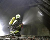Erfolgreich bekämpfte die Feuerwehr einen Dachstuhlbrand in Giesing. 	Foto: Feuerwehr