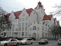 Münchner Architektur wurde in ganz Europa »kopiert«: Turm des Gisela-Gymnasiums am Elisabethplatz. F.: D. Klein