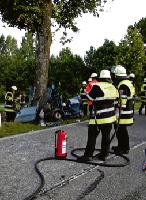 Vom Auto des 25-Jährigen blieb kaum etwas übrig bei dem schweren Unfall.	Foto: Feuerwehr