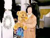 Helga Träger freut sich auf die Eröffnung ihres »Kleinen Warenhauses«. Foto: Schwarz-Mehrens