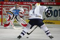 Vier Gegentore in zwei Spielen – damit kann man als Eishockeytorwart gut leben. Vor allem als Münchner Eishockeytorwart.   Foto: RST