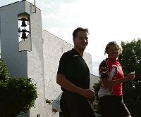 Pfarrer Rüdiger Glufke hatte in der deutschen Cross- und Triathlonmeisterin Christiane Göttner eine perfekte »Trainerin«.	 Foto: VA