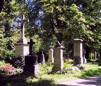 Der Alte Südliche Friedhof erzählt Geschichten aus längst vergangenen Zeiten. 	Foto: VHS