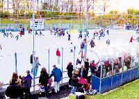 Viele begeisterte Besucher feierten mit dem Eis und Rollsport-Club Ottobrunn den 30. Geburtstag des Vereins. Foto: Pietsch