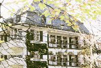 Eines der herrschaftlichsten und schönsten Anwesen im Grünwalder Ortsteil Geiselgasteig: die »Villa Melbach« an der Robert-Koch-Straße 43. Foto: Red