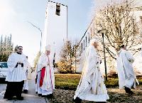 Der Festgottesdienst anlässlich »50 Jahre Maria Königin« wurde von Weihbischof Engelbert Siebler  zelebriert. Foto: Claus Schunk