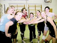 Die Damen der Spielvereinigung beim Volleyballtraining mit Trainer Daniel Unverricht. Foto: esm	