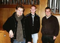 Kirchenmusiker Sebastian Adelhardt, Sebastian Winkler von der Orgelbaukommision und Pfarrer Martin Cambensy (v.l.) haben das gemeiname Ziel, dass die Finanzierung der neuen Orgel bis zum Jahr 2012 steht. Foto: wei