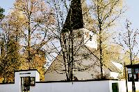 In Geiselgasteig befindet sich auch die einzige evangelische Kirche Grünwalds: Die Thomaskirche. Sie beherbergt ein wertvolles Fresko. Foto: Red