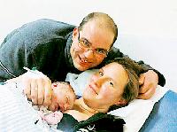 Die glücklichen Eltern mit Korbinian. Foto: Privat