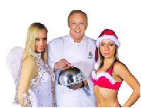 Alfons Schuhbeck mit Alisa (Engelchen) und Iryna (Weihnachtsfrau). Fotos: VA