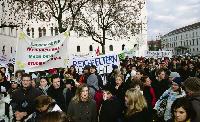 Lautstark forderten die Münchner Studenten auf dem Geschwister-Scholl-Platz die Abschaffung der Studiengebühren. Foto: sm