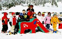 Bahn frei für die Zwergerl: Zum Skifahren brauchen die Kids eine geeignete Ausrüstung und funktionelle Bekleidung.