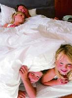 Eine wichtige Rolle für den gesunden Schlaf spielt das richtige Bett. 	Foto: Hüsler Nest