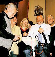 Bürgermeister Jörg Pötke strampelte fleißig auf dem Energierad.  Foto: Privat