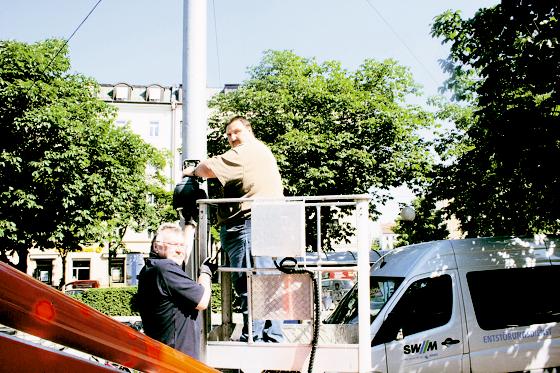 »Vorsicht Kamera!«  das war einmal am Orleansplatz. Die in der letzten Woche abgebauten Geräte werden am Sendlinger Tor angebracht.	Foto: js