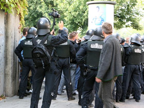 Seit mehr als zwei Jahren sucht die Staatsanwaltschaft in München nach mutmaßlichen Tätern in Uniform. Foto: rk
