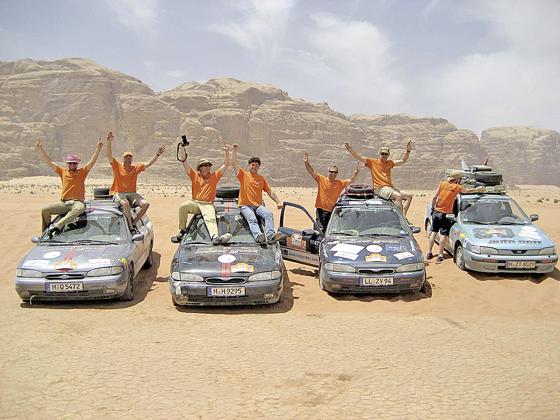 »Team Ottobrumm« in der Wüste »Wadi Rum« in Jordanien. Foto: Gitti Ludwig