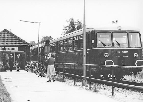 Der Bahnhof von Ottobrunn im Jahre 1963  bis heute hat er nur ein Gleis. Foto: Gemeinde-Archiv