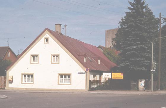 Das traditionsreiche Gasthaus Spiegl in der Pelkovenstraße hat einige Veränderungen durchlebt. Dieses Bild entstand 1980. 	Foto: Geschichts-Sammlung Laturell/Mooseder