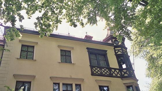 Das Wohnhaus des Malers Eduard Grützner, ein freistehender, malerischer Bau in deutscher Renaissance von Leonhard Romeis. Foto: Pflaum