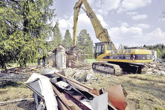 Im Herbst 2008 wurde das Jagdhofgebäude abgerissen sowie seine Fläche und die nähere Umgebung darauf. Foto: Schunk