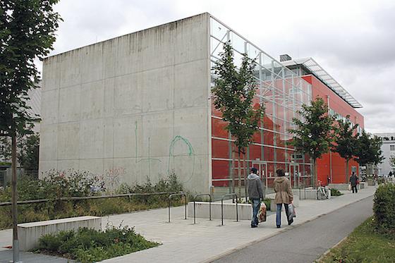 Die Rückwand des Kulturhauses in Milbertshofen soll »aufgepeppt« werden. 	Foto: ws