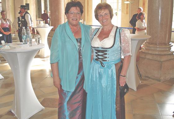 Barbara Stamm (li.) und Brigitte Stengel unterhielten sich gut beim Sommerfest des Landtags.	Foto: privat