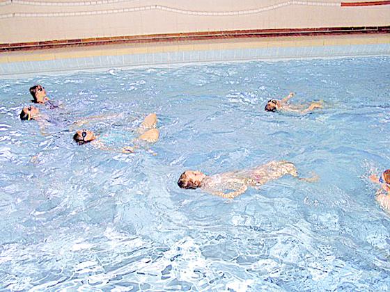 Das Familienzentrum bietet im Herbst wieder Schwimmkurse für alle Altersgruppen an.  Foto: VA