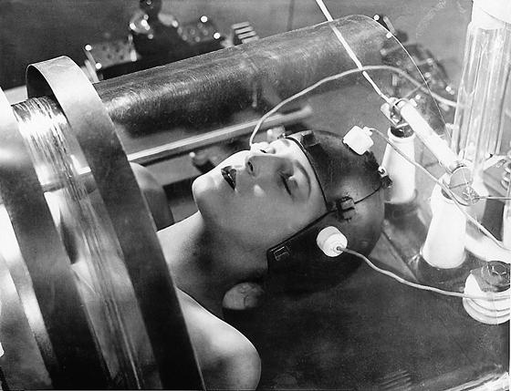 Brigitte Helm stellt den Maschinenmensch in Fritz Langs Klassiker »Metropolis« dar.  Foto: VA