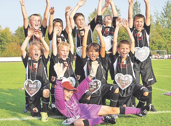 Auch der Vorjahressieger FC Augsburg ist wieder beim Jugend Fußball-Turnier dabei. Foto: Veranstalter