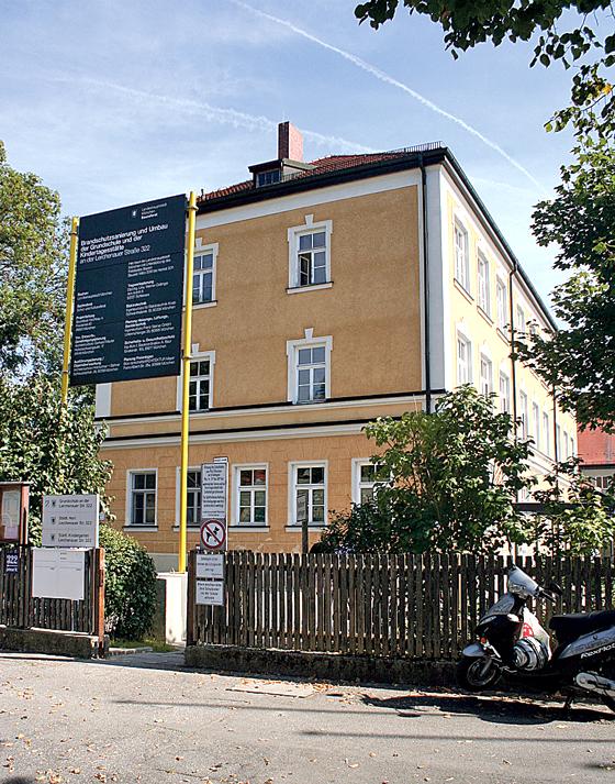Das altehrwürdige Schulhaus an der Lerchenauer Straße wird umfangreich modernisiert.	Foto: ws
