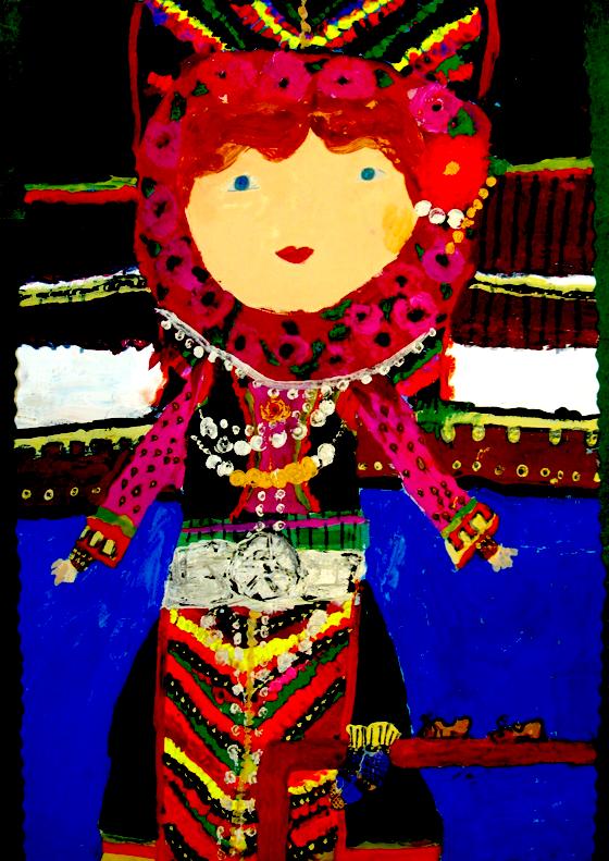 Ich lebe in Griechenland.  Ich liebe alte griechische Trachten, erzählt die achtjährige Marianna zu ihrem Bild. Sie existieren seit Urzeiten. Geschickte Hände haben sie mit Ornamenten und Symbolen verziert und mit Blumen geschmückt. Foto: VA