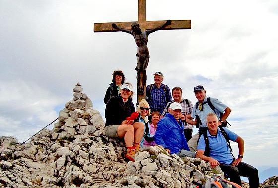 Glücklich erreichte die Gruppe das Ziel  den Berchtesgadener Hochthron auf 1.971 Metern.	Foto: Privat