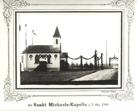 Ein historisches Foto dokumentiert die Kapellenweihe am 7. Oktober 1900.	Foto: Verein