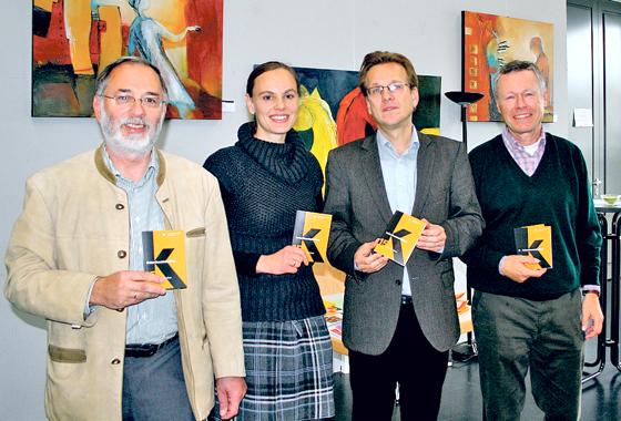 Von links: Georg Kronawitter, Karin Pohl, Florian Roth und David Hole (BA Trudering) präsentierten den neuen KulturGeschichtsPfad.	Foto: js