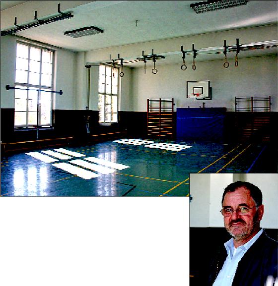 Die beiden Turnhallen in dem 110 Jahre alten Schulgebäude seien viel zu klein. Rektor Günther Bartl. 		Fotos: ws
