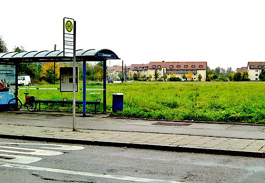 Auf diesem Areal an der Rennbahnstraße soll ein  Lebensmittelmarkt gebaut werden.	Foto: ikb