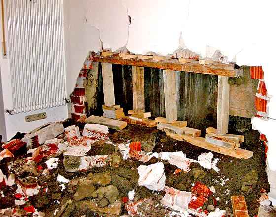 Wohnungen geräumt: Bei Bauarbeiten in Maxvorstadt wurde ein Haus gravierend beschädigt.	F.: PPM