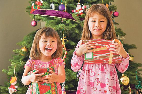 Wer Heimkindern zu Weihnachten eine Freude machen möchte, der kann sich ab sofort bei der Kids-To-Life-Stiftung engagieren.  Foto: VA
