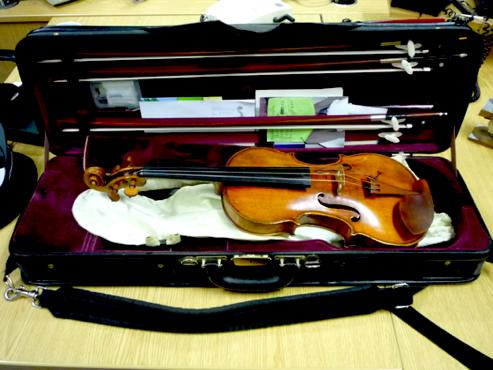 Wertvolles Fundstück: Die wertvolle Geige. Foto: Bundespolizei
