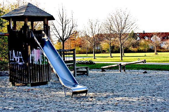 Der städtische Spielplatz zwischen Bocksdornstraße und Krempelhuberplatz soll noch heuer einen Seilgarten mit Einzelgeräten bekommen. 	Foto: ws