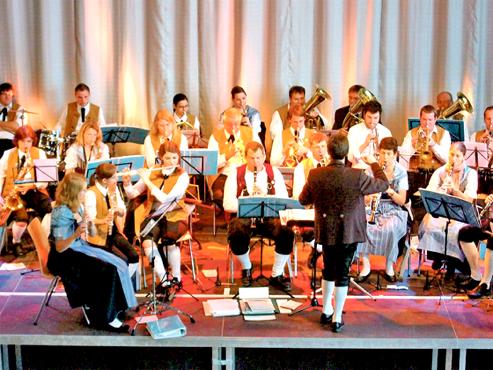 Der Truderinger Musikverein nimmt sein Publikum auf eine weite Reise mit.	Foto: VA